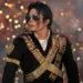 Este repentino auge musical está directamente relacionado con el estreno en cines de la película biográfica Michael.