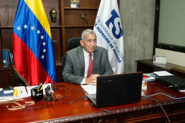 Carlos Alexis Castillo, ministro para el Trabajo.