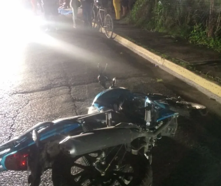 Motorizado murió al impactar con un poste