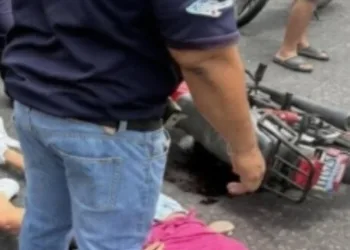 Mujer murió y sus dos hijos resultaron heridos tras ser impactados por un vehículo