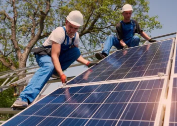 En muchos países, los paneles solares son una alternativa efectiva para generar energía eléctrica.