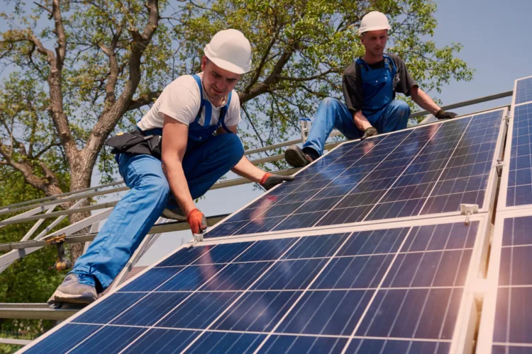 En muchos países, los paneles solares son una alternativa efectiva para generar energía eléctrica.