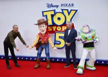 El elenco original de Toy Story 5 se reunió en Londres.