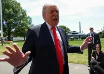 Trump busca evitar la necesidad de solicitar una autorización formal del Congreso bajo la Ley de Poderes de Guerra.