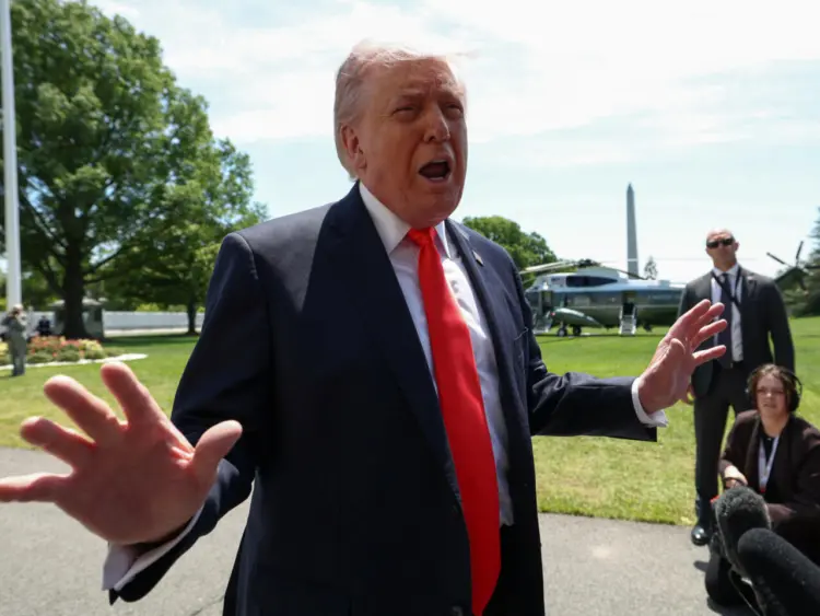 Trump busca evitar la necesidad de solicitar una autorización formal del Congreso bajo la Ley de Poderes de Guerra.