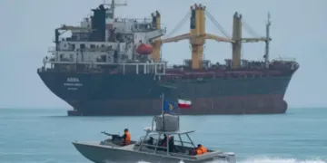 La Guardia Revolucionaria de Irán ha anunciado que el tráfico comercial por el estrecho de Ormuz vuelve a estar cerrado.