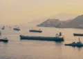 De abrirse completamente el estrecho de Ormuz, el mercado petrolero se debilitaría.