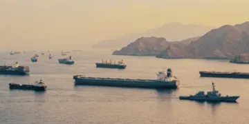 De abrirse completamente el estrecho de Ormuz, el mercado petrolero se debilitaría.