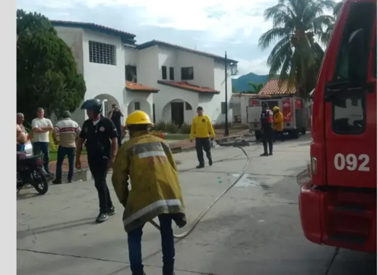 Un segundo incendio residencial, por fluctuación electrica, ocurrió en la urbanización El Trigal Norte.