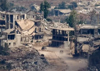Vehículos militares israelíes en Líbano, vistos desde el norte de Israel, el sábado 27 de junio de 2026. 