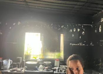 Dos mujeres resultaron afectadas al perder todas sus pertenencias tras un incendio en una vivienda ubicada en el sector José Gregorio Hernández, Los Caobos