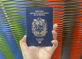 El nuevo documento electrónico de viaje se tramita más rápido que un pasaporte convencional.