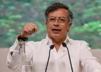 Petro sigue en el poder