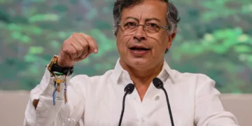 Petro sigue en el poder