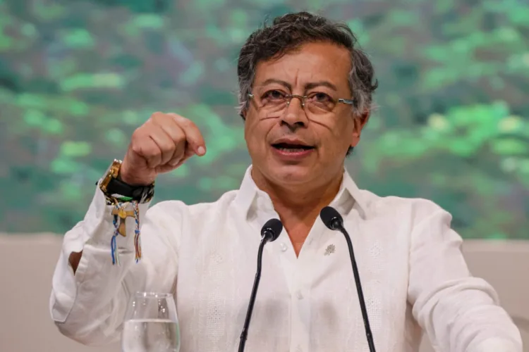 Petro sigue en el poder