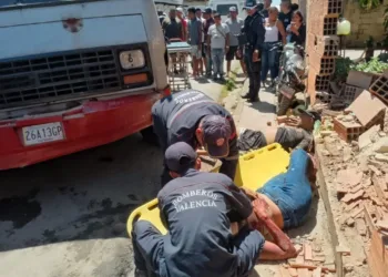 La señora Marielbis Colina fue auxiliada y llevada a un centro asistencial.