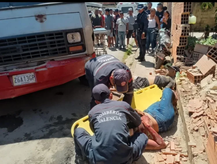 La señora Marielbis Colina fue auxiliada y llevada a un centro asistencial.
