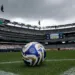 El MetLife Stadium enfrenta graves desafíos logísticos y ambientales debido a su ubicación y diseño abierto.