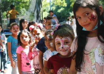 En las zonas afectadas por los terremotos, los niños celebrarán su día.