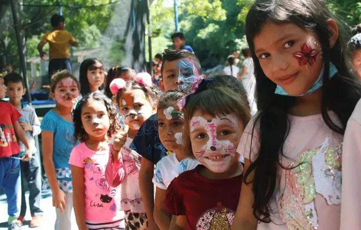 En las zonas afectadas por los terremotos, los niños celebrarán su día.
