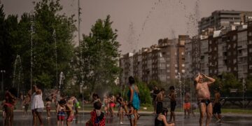 Cualquier lugar es bueno para contrarrestar el calor.