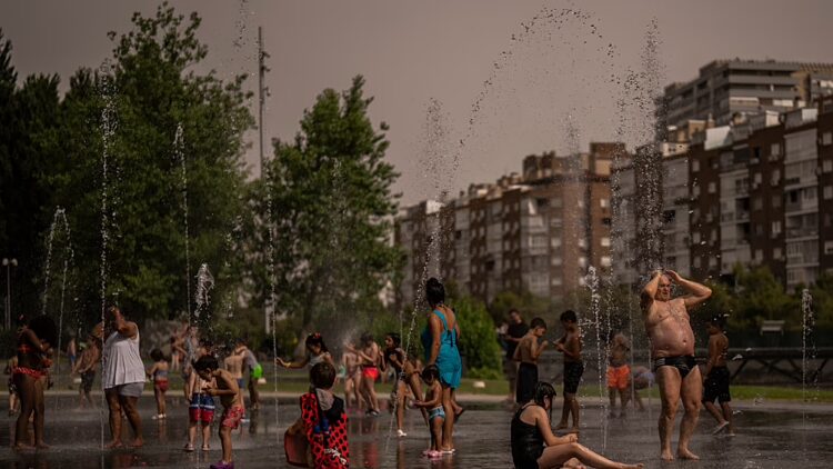 Cualquier lugar es bueno para contrarrestar el calor.