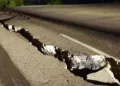 Enormes grietas se produjeron la carretera Morón-Coro.