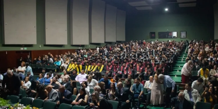 750 graduandos