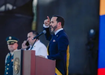 Abelardo de la Espriella asumió la presidencia de Colombia.