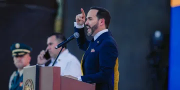 Abelardo de la Espriella asumió la presidencia de Colombia.