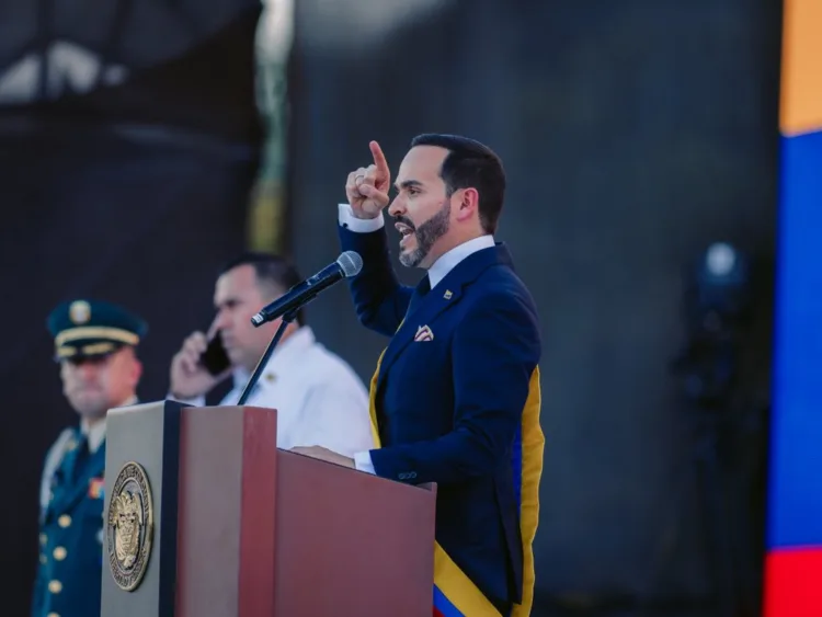 Abelardo de la Espriella asumió la presidencia de Colombia.