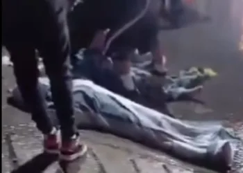 Producto de las torrenciales lluvias caídas en La Gran Caracas, fallecieron dos adolescentes.