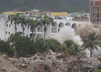 Este viernes 21 fue el derribo controlado del edificio Newport, ubicado en Caraballeda, estado La Guaira.