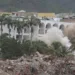 Este viernes 21 fue el derribo controlado del edificio Newport, ubicado en Caraballeda, estado La Guaira.