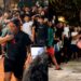 Los jóvenes adoptan extrañas posturas cuando se suponen que están "compitiendo".
