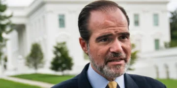 La mediación de Mauricio Claver-Carone fue determinante para alcanzar acuerdos multimillonarios para explotar los recursos petroleros del país.