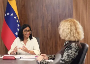 La presidenta encargada, Delcy Rodríguez, sostuvo un encuentro con la ministra de Educación Universitaria, Ana María San Juan.