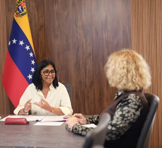 La presidenta encargada, Delcy Rodríguez, sostuvo un encuentro con la ministra de Educación Universitaria, Ana María San Juan.