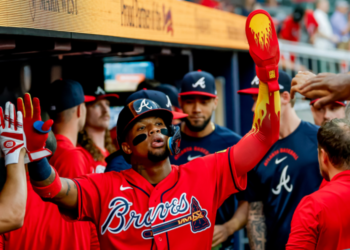 Ronald Acuña Jr. responde y firma noche perfecta de 3-3 en victoria de Atlanta ante Colorado 6-4.
