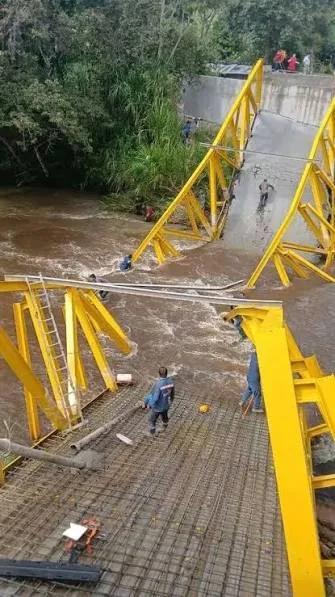 Autoridades iniciaron la reparación del puente y se pusieron en marcha medidas alternativas mientras se realizan los trabajos.