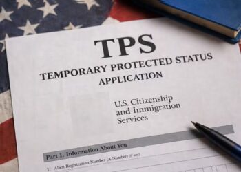 A los ciudadanos extranjeros que se encontraban en EE. UU. bajo el estatus del TPS, se les sugiere salir imediantamente del país.