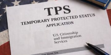 A los ciudadanos extranjeros que se encontraban en EE. UU. bajo el estatus del TPS, se les sugiere salir imediantamente del país.