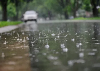 La Onda Tropical Nro. 44 interactúa directamente con la Zona de Convergencia Intertropical y la Vaguada Monzónica, provocando precipitaciones.