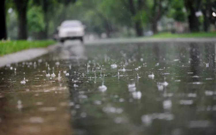 La Onda Tropical Nro. 44 interactúa directamente con la Zona de Convergencia Intertropical y la Vaguada Monzónica, provocando precipitaciones.