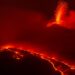 La erupción del volcán Etna ha entrado en una fase intensiva de expulsión de ceniza, gases y flujos de lava.
