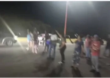 Vecinos de la parroquia San Blas exigen a Corpoelec resolver la situación con el servicio.