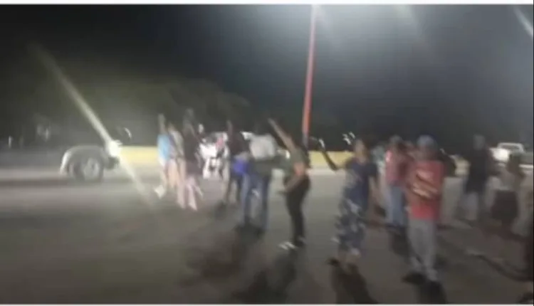 Vecinos de la parroquia San Blas exigen a Corpoelec resolver la situación con el servicio.