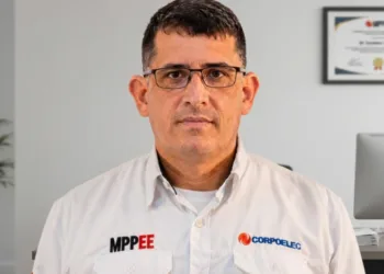 El ingeniero Juan Crisóstomo Fernández tiene 27 años trabajando en Corpoelec.