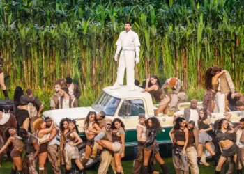 El show consistió consistió en una celebración masiva de la cultura puertorriqueña y la identidad latinoamericana.