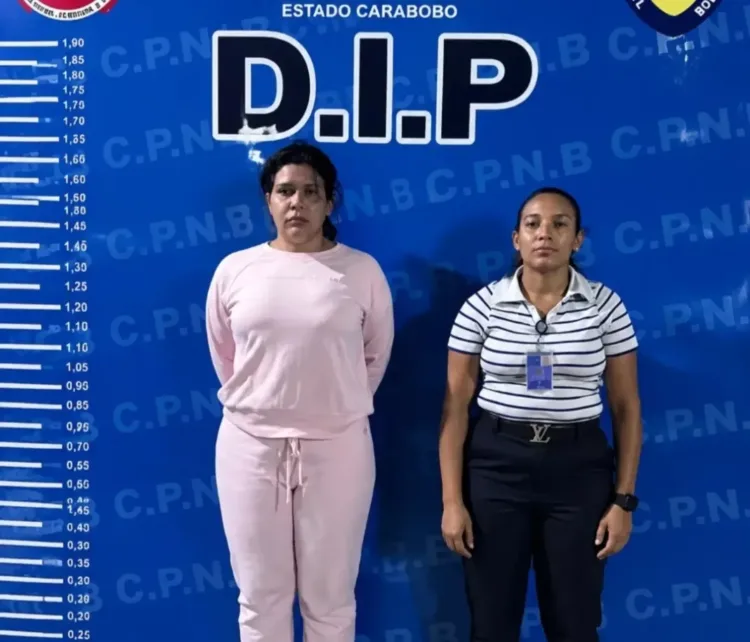 Elizabeth Ochoa enfrenta cargos por tráfico de influencias, ultraje a funcionario público y valimiento de nombre.